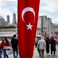 Tourist in hot water for pole dance on Turkish flagpole