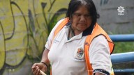 ‘Doña Chatita’ la abuelita que mantiene a Irapuato limpio