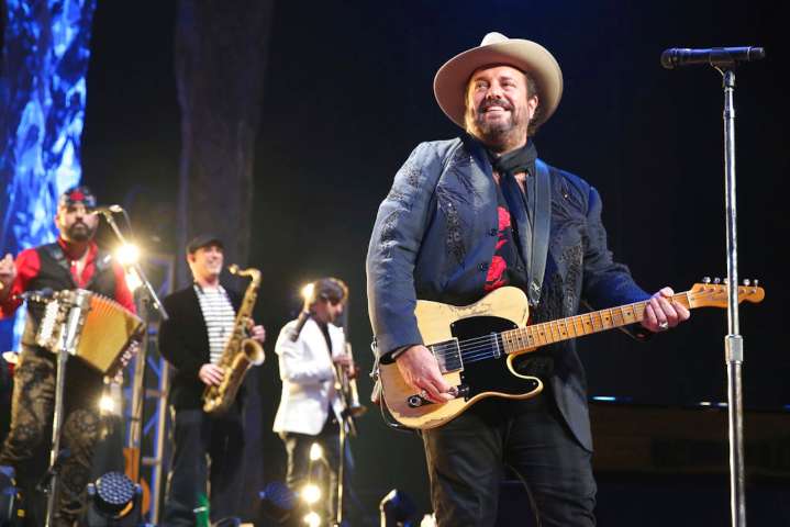 Beloved country music frontman battling cancer celebrates milestone birthday