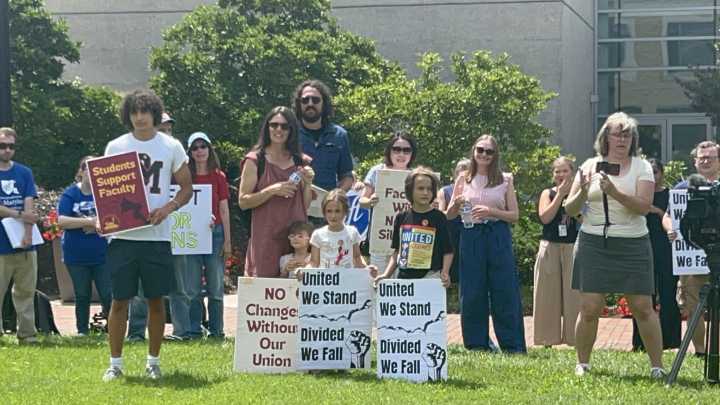 Baltimore Fishbowl | HCC faculty union reaches tentative deal for first-ever union contract, secure 4% raise -