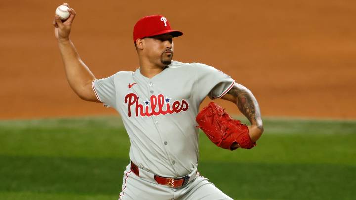 Phillies' Jhoan Duran exits field after taking liner off foot