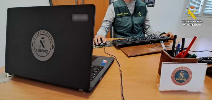 Detenida por extorsionar a un vecino de Villarrobledo con el que contactó a través de una web de citas