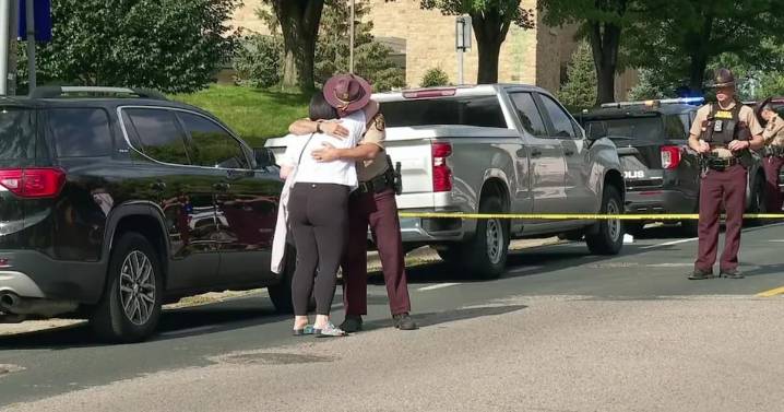 Tiroteo en escuela de Minneapolis deja al menos dos muertos y 20 heridos