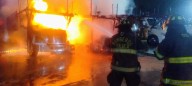 Sofocan incendio de vehículos de carga en carretera Toluca