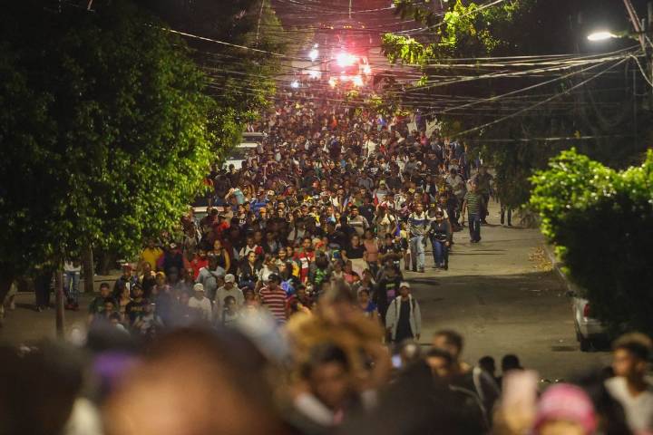Ya atienden SG-INM caravana migrante que salió de Chiapas: Sheinbaum