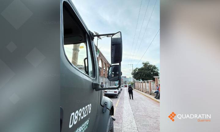 Balean camión del Ejército en pueblo de Guerrero donde quemaron casas