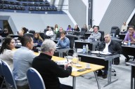 Tensión en la previa: la licitación de El Medanito podría llegar al recinto con la presión de la calle