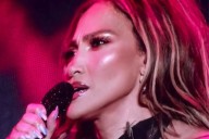 Jennifer Lopez Throws Cricket After It Crawled Up Her Dress Mid
