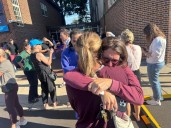 Al menos 5 niños heridos en un tiroteo en una escuela católica de Minneapolis