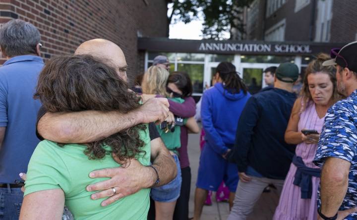 “En segundos, comenzó la situación”: así narra director tiroteo en la escuela católica de Minneapolis; fue un pesadilla, asegura