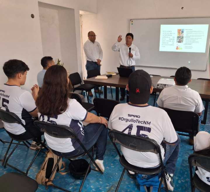 Apicultores impulsan software de control, desarrollado por estudiantes
