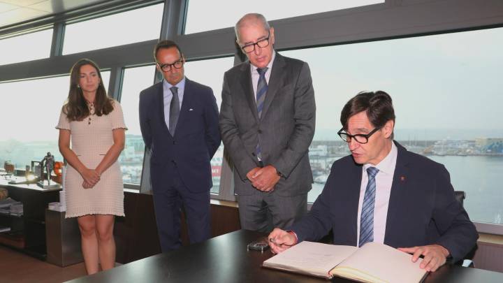 Illa visita el Puerto de Barcelona para conocer las inversiones que "marcarán su futuro"