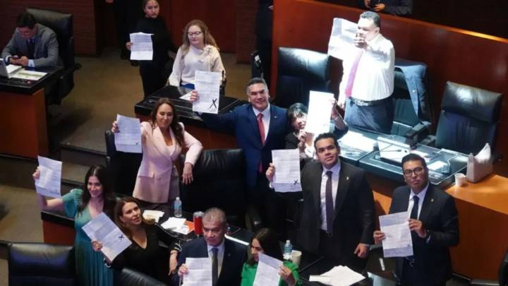 PRI podría perder vicepresidencia del Senado por renuncia de Néstor Camarillo