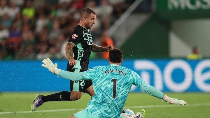 Germán Valera castiga la falta de acierto del Betis en el retorno del Elche a Primera