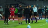 DT de Santos revienta al arbitraje tras perder vs Cruz Azul: “la expulsión fue rigurosa”