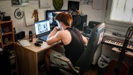 Con trabajo y viviendo en casa hasta los 30: “Estamos condenados a vivir con nuestros padres”