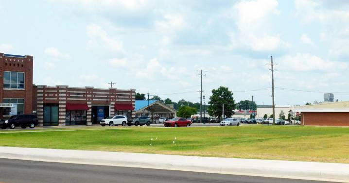 Mayor looks for new development at former bank site
