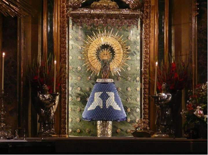 Así es el manto de la Virgen del Pilar en recuerdo de Hiroshima, 80 años después