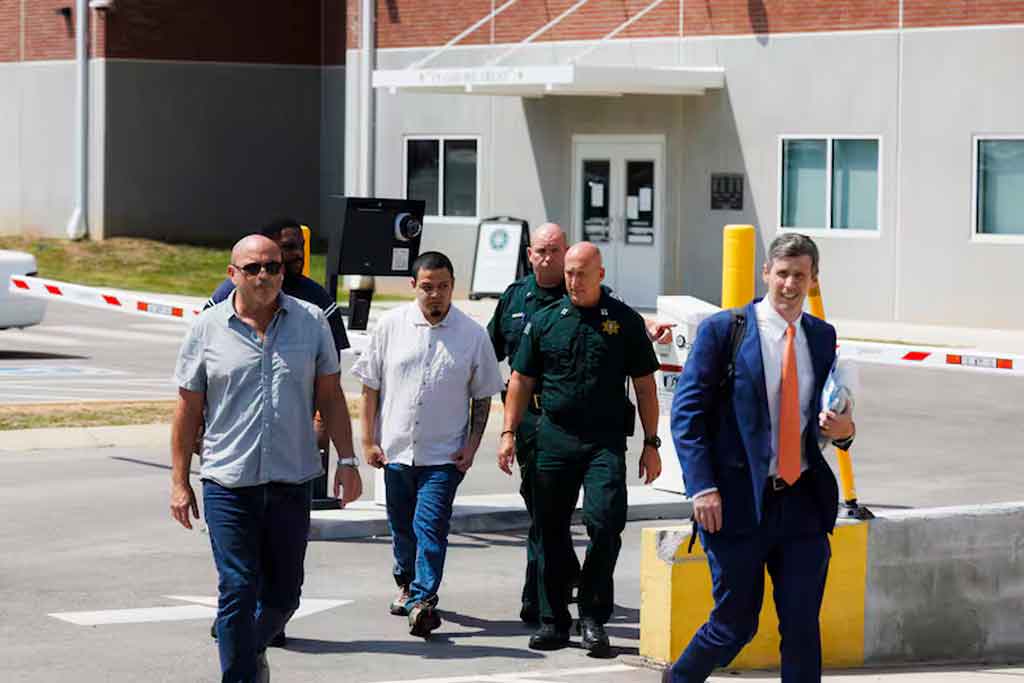 Liberan a salvadoreño deportado por error y devuelto a EEUU