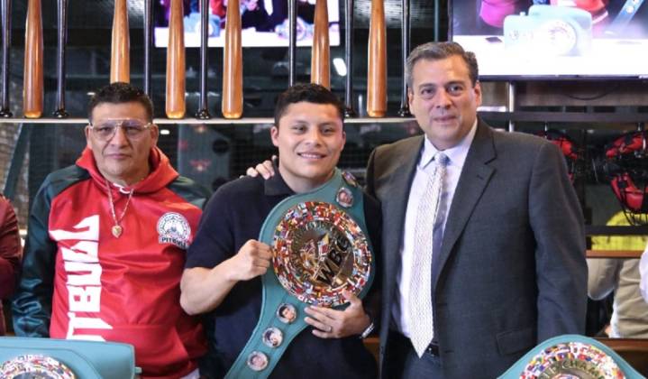 Isaac “Pitbull” Cruz va por el título absoluto en las 140 libras