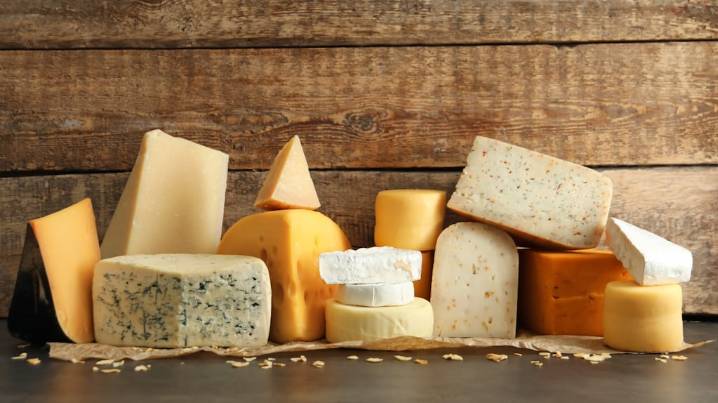 Confirman un brote de listeriosis por consumo de queso: qué es la enfermedad y cuáles son sus síntomas