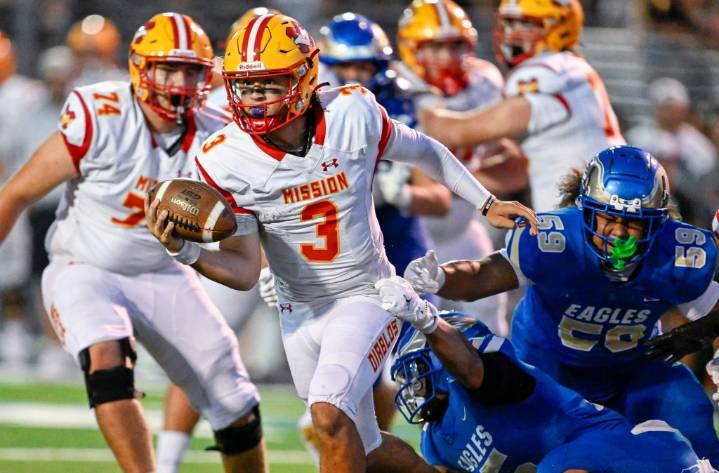 Mission Viejo football rallies to spoil Carson Palmer’s coaching debut