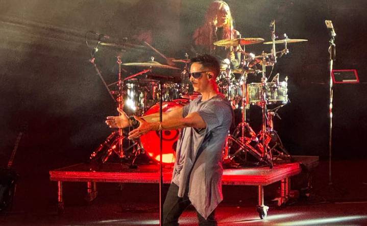 Moenia inunda el Auditorio Nacional de pop sintetizado; fue una noche llena de éxitos