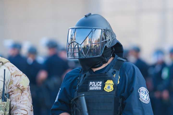 LA Council Unanimously Votes for Masked ICE Agents to Identify Themselves During Raids