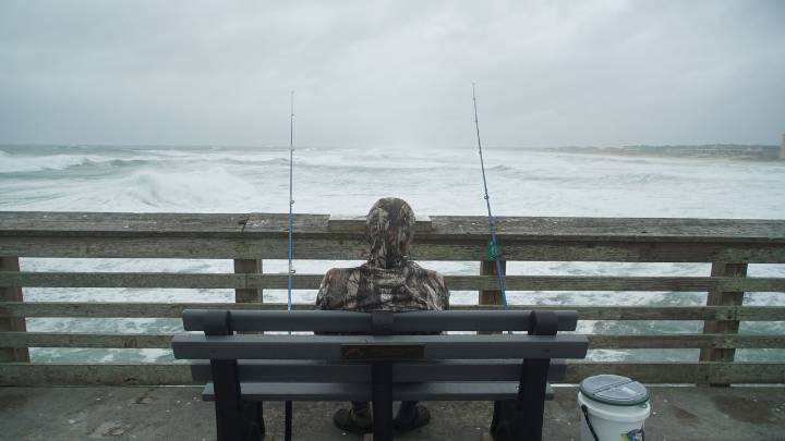 Hurricane Erin still stirring up dangerous waves while it moves away from the East Coast