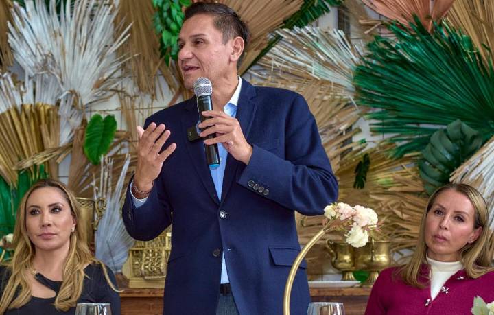 LUIS MONTAÑO VISUALIZA CENTRO CONTRA LEUCEMIA EN ATIZAPÁN