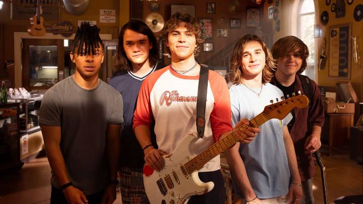 Prime Video just dropped a trailer for a new teen drama perfect for 'Outer Banks' fans 