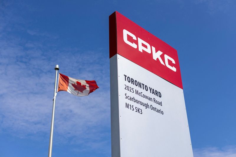 Analysis-Canadian Pacific joins Buffett in rejecting railroad consolidation, narrowing merger prospects