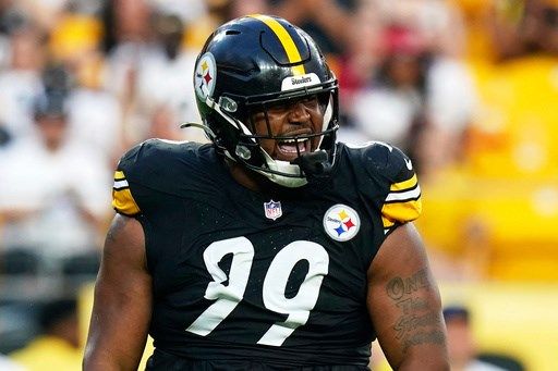 Steelers first-round pick Derrick Harmon carted off with knee injury