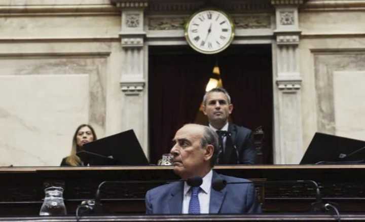 Escándalo en la presentación de Francos en Diputados: "Yo no me voy a ir"