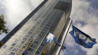 YPF: la Justicia de EE.UU. suspendió la orden de entregar las acciones mientras Argentina apela