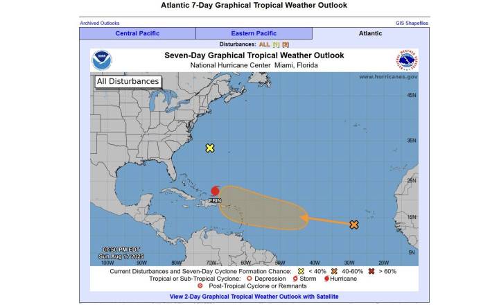 Asoma otra onda tropical en temporada pico de huracanes
