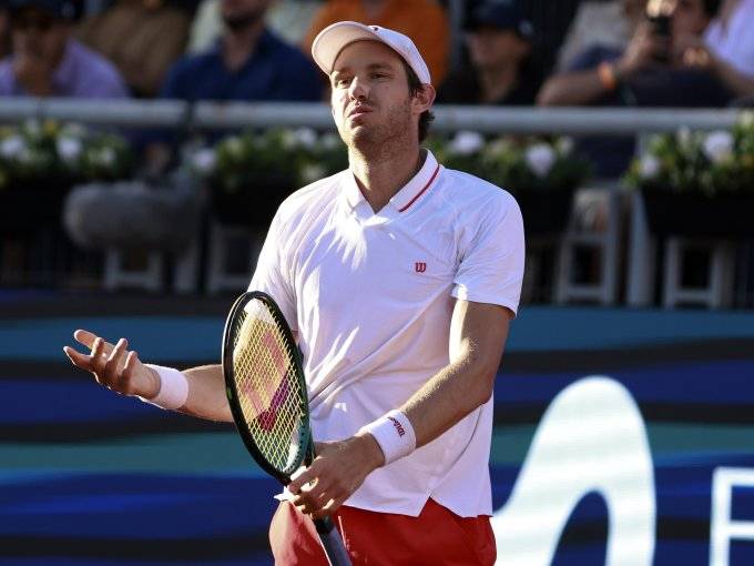 Jarry perdió en su estreno y completó un domingo negro para el tenis chileno