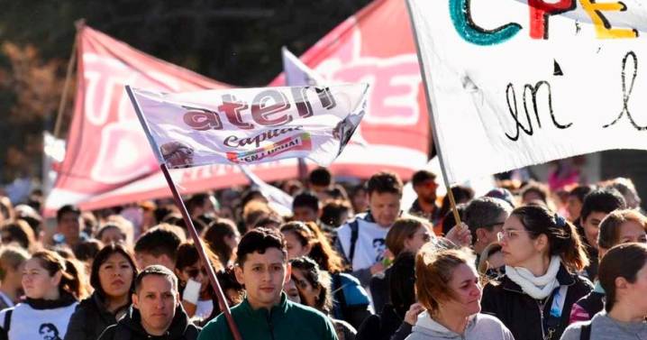 Paro y movilización: crece el malestar en un sector docente por el acuerdo salarial en Neuquén