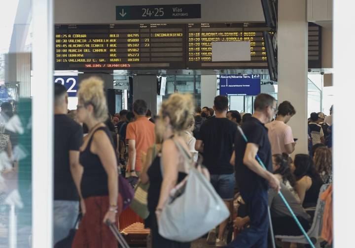 Restablecida la circulación del AVE Galicia-Madrid tras la inspección favorable de Adif