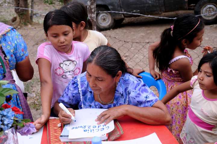 Terminan más de 146 mil mujeres su educación básica en el INEA: Delgado