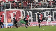 Mastrángelo tiene reglamentos distintos para pitar penal, sea de Newell's o de Barracas
