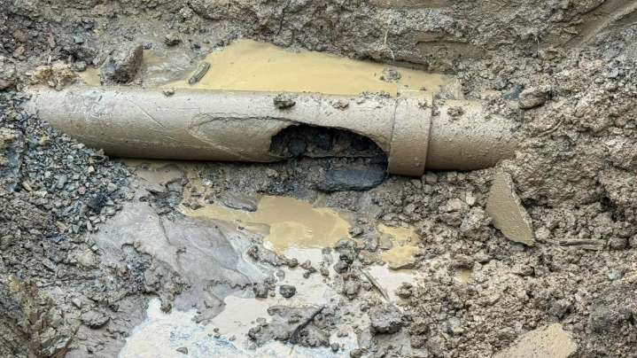 Central Arkansas Water crews repairing 12-foot pipe burst in Little Rock