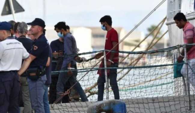 Mueren al menos 20 migrantes por un naufragio frente a la isla italiana de Lampedusa