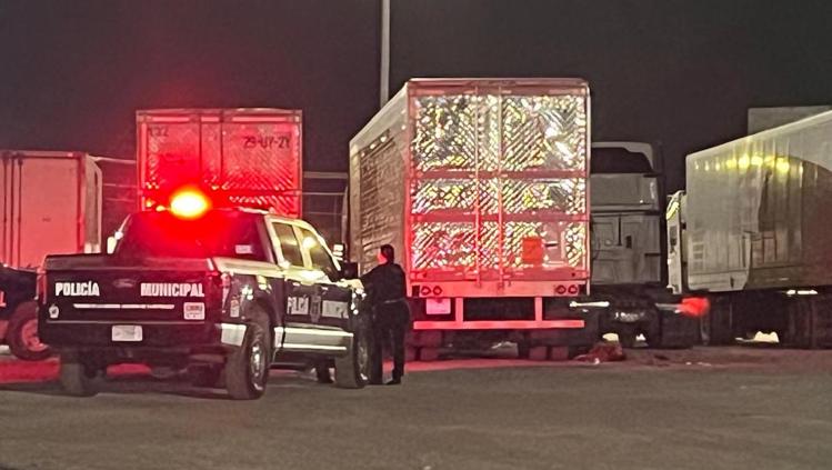 De un tiro en la cabeza, ejecutaron a chofer de tráiler