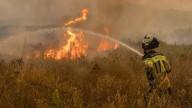 España cercada por las llamas: el fuego de Calera, en Toledo obliga a confinar a 5.000 personas y a cortar dos carreteras