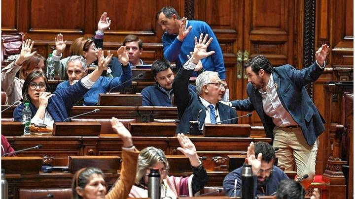 Uruguay: la Cámara de Diputados aprobó el proyecto para permitir la eutanasia y ahora pasa al Senado