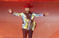 Jorge Hernández de Los Tigres del Norte afirma que su acordeón lo protegió