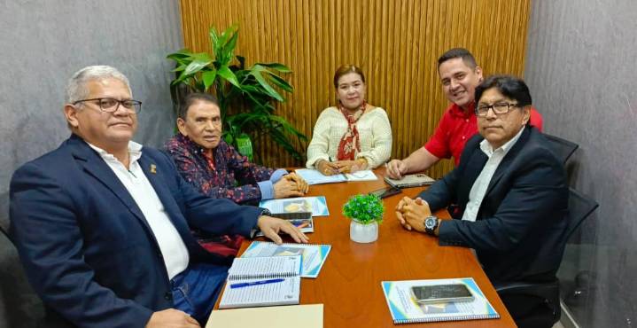Gremios empresariales de Caroní abordan tema de aseo urbano con Presidenta de la  Cámara Municipal