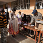 Cierran los centros de votación en las elecciones generales de Bolivia