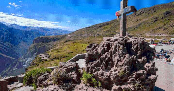 Arequipa: Cuando vuelve el turismo en el Mirador de la Cruz del Cóndor en el Valle del Colca